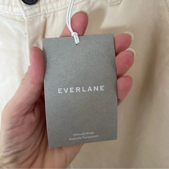 NEW WITH TAGS Everlane The TENCEL‎ Parchment Cream Relaxed Chino in Size 6